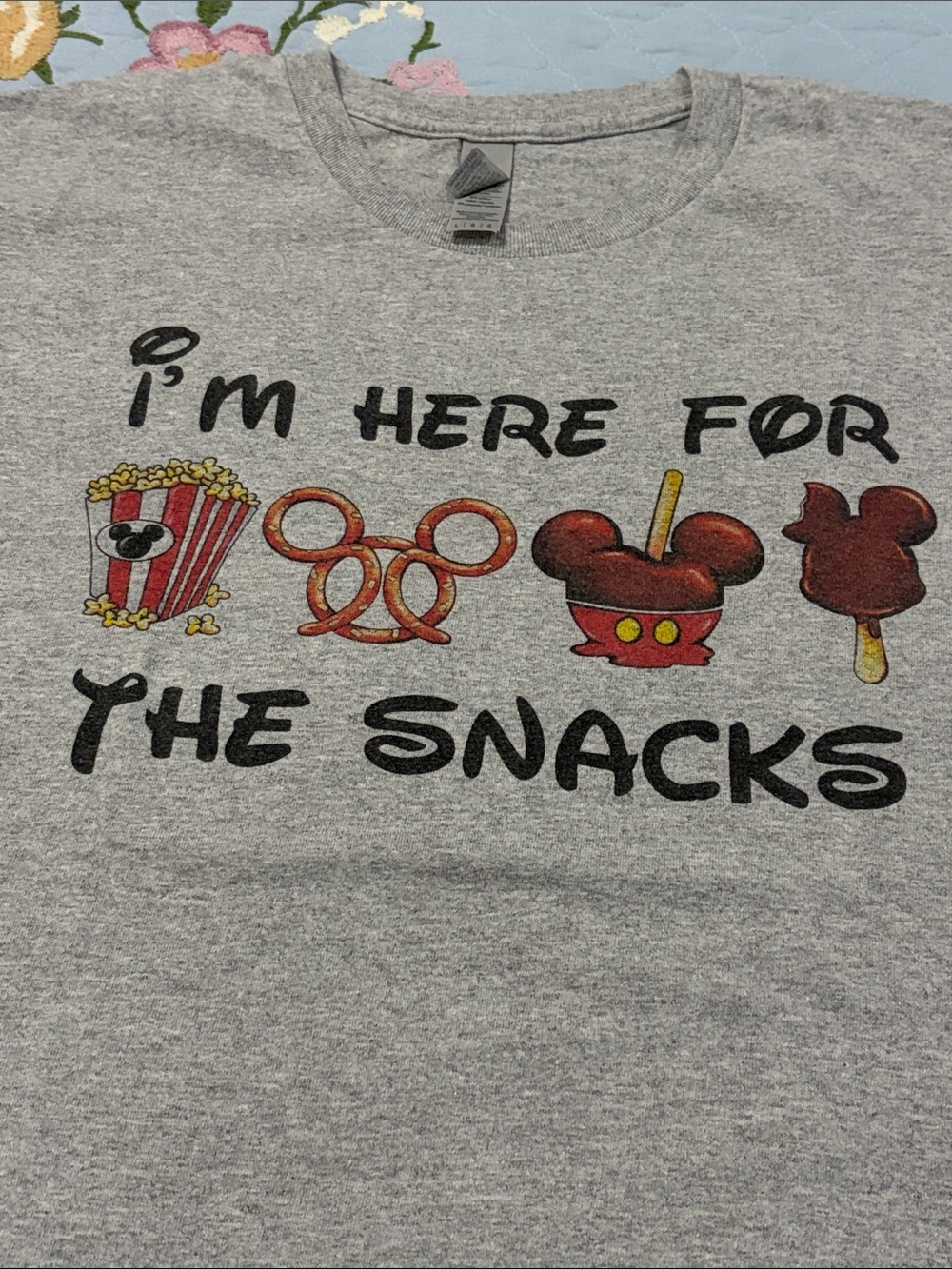 Disney PreOwned I’m Here for The Snacks Grey TShirt Women Unisex Size Large - Picture 6 of 9